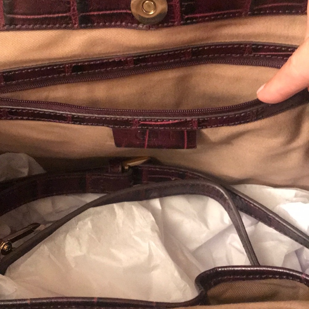 G.I.L.I  GOT IT LOVE IT BAG. - Picture 10 of 15